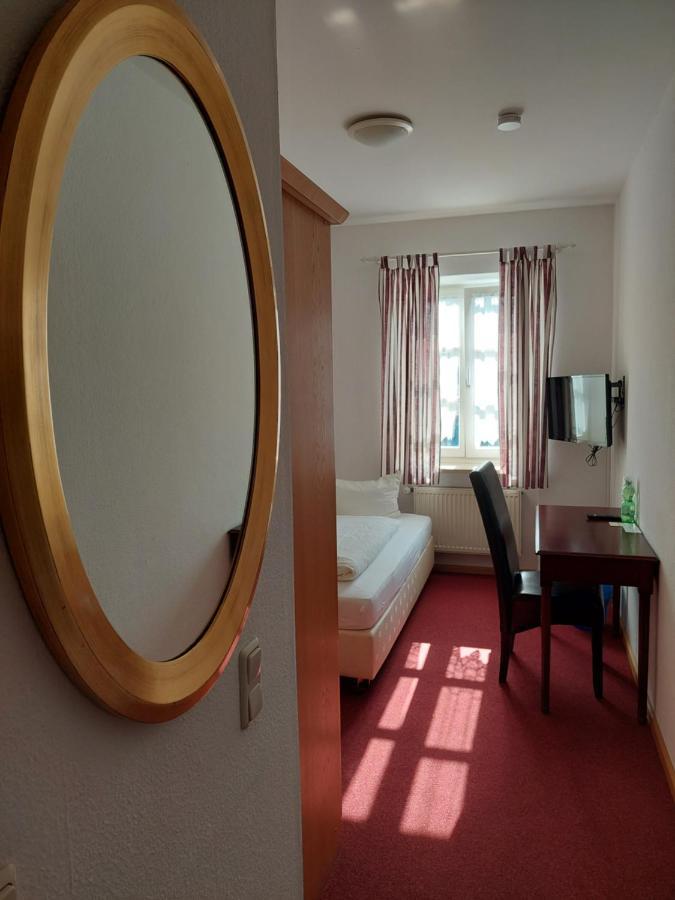 Der Heurige Im Gasthaus Zum Loewen Freising Exterior photo